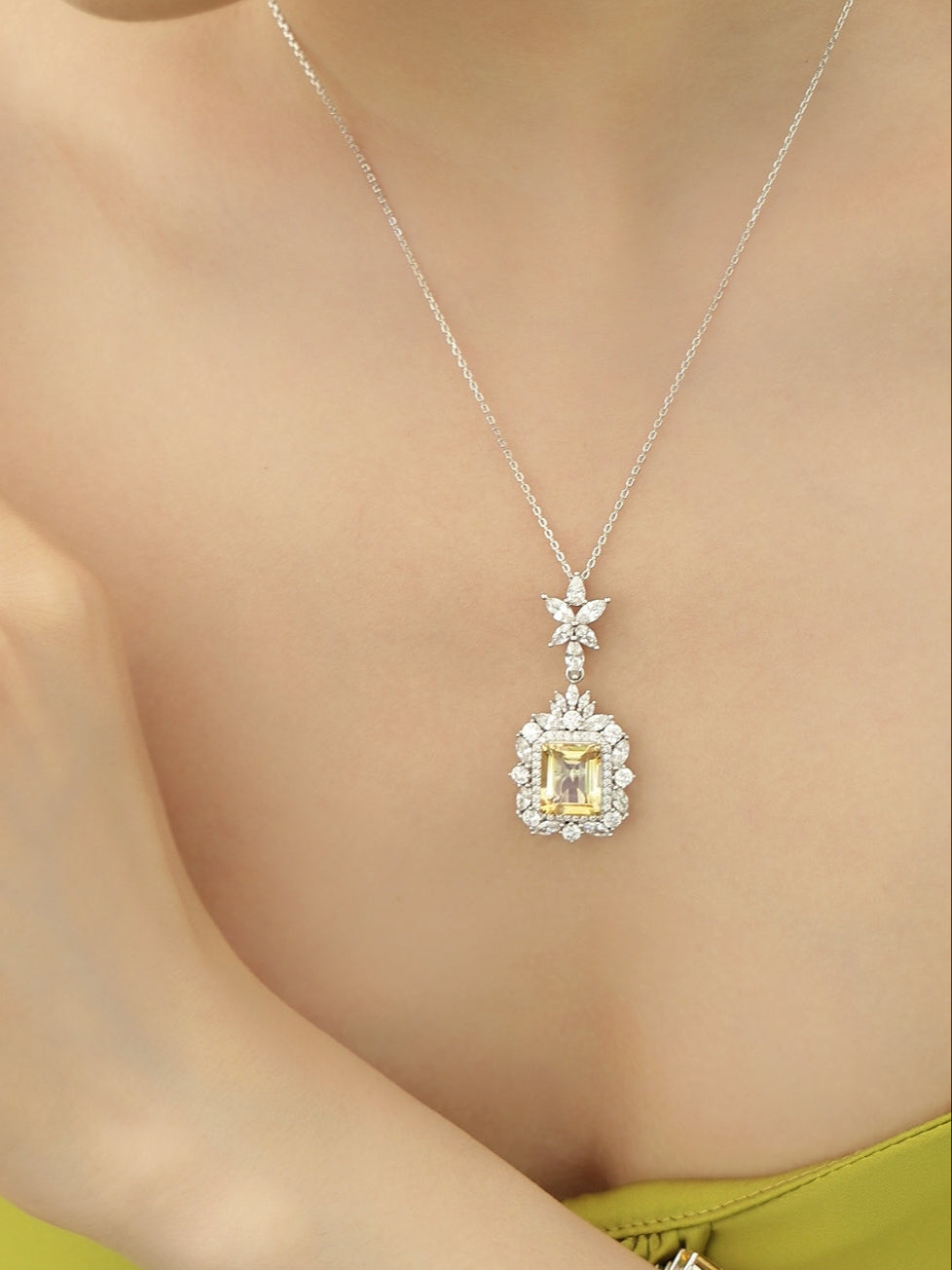 Glistening stars: S925 Golden Citrine Radiance Necklace