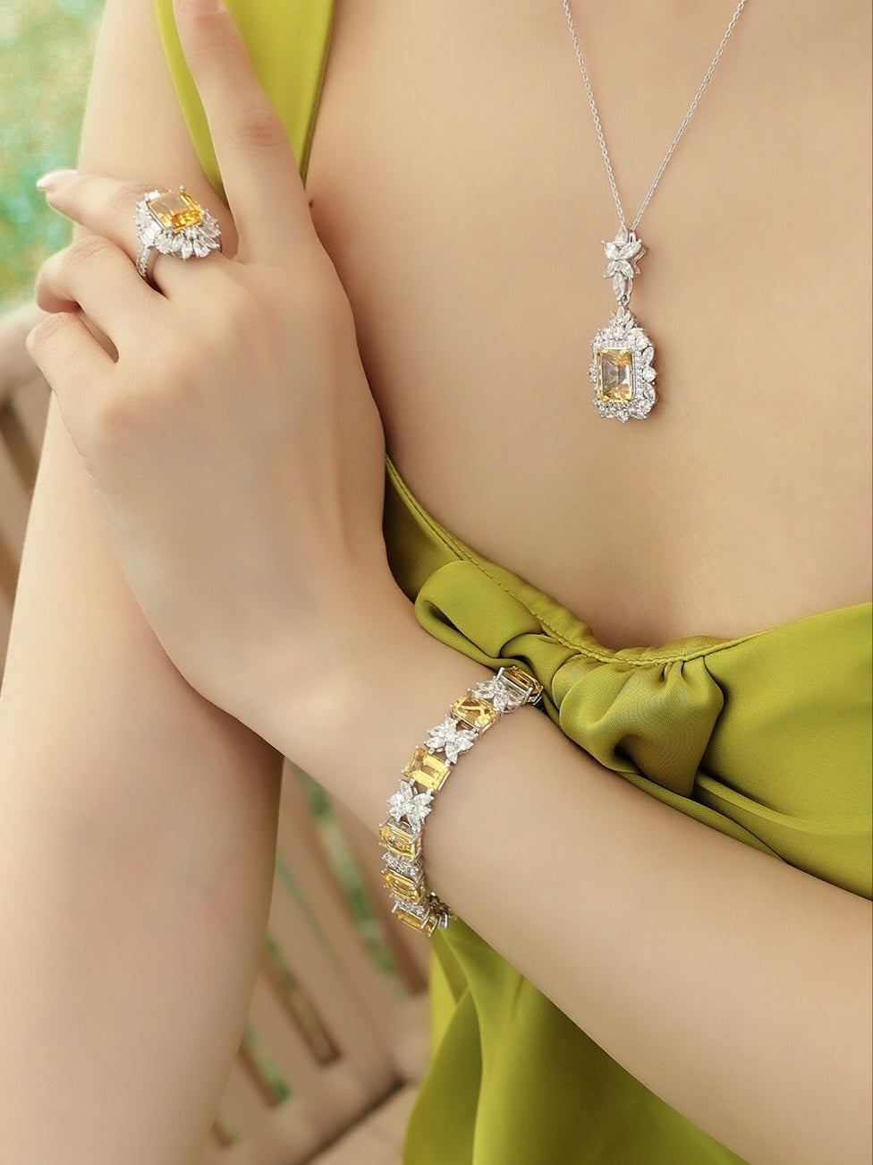 Glistening stars: S925 Golden Citrine Radiance Necklace